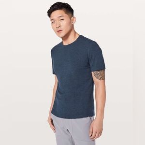 Lululemon Men’s 5 Year Basic Tee Shirt in Navy, size Large